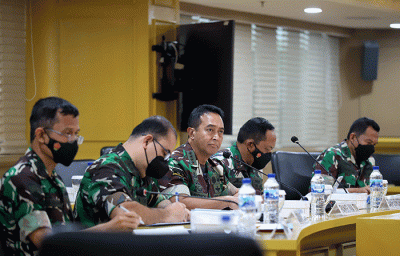 Panglima TNI Jenderal TNI Andika Perkasa mengikuti Rapat Kerja dengan DPD di gedung DPD, Jakarta, Selasa (8/2/2022).