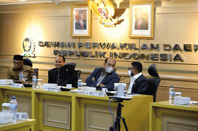 Panglima TNI Jenderal TNI Andika Perkasa mengikuti Rapat Kerja dengan DPD di gedung DPD, Jakarta, Selasa (8/2/2022).