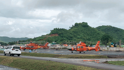 Ketiga helikopter sudah terlihat parkir di area luar sirkuit.