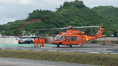 Ketiga helikopter sudah terlihat parkir di area luar sirkuit.