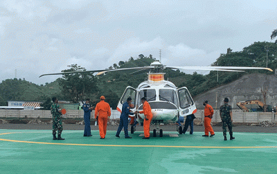 Ketiga helikopter sudah terlihat parkir di area luar sirkuit.