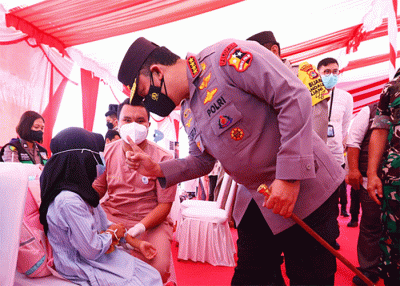 Kapolri Jenderal Listyo Sigit Prabowo meninjau secara langsung pelaksanaan akselerasi vaksinasi di Rumah Sakit (RS) Mandalika.