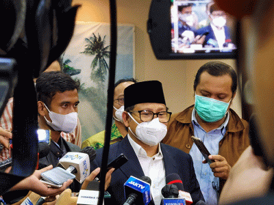 Wakil Ketua DPR Muhaimin Iskandar, merespons polemik aturan JHT yang baru bisa dicairkan pada usia 56 tahun di Jakarta, Rabu (16/2/2022).