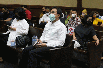Terdakwa mantan Wakil Ketua DPR RI Azis Syamsuddin menjalani sidang putusan di Pengadilan Tipikor, Jakarta, Kamis  (17/2/2022).