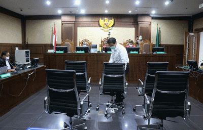 Terdakwa mantan Wakil Ketua DPR RI Azis Syamsuddin menjalani sidang putusan di Pengadilan Tipikor, Jakarta, Kamis  (17/2/2022).