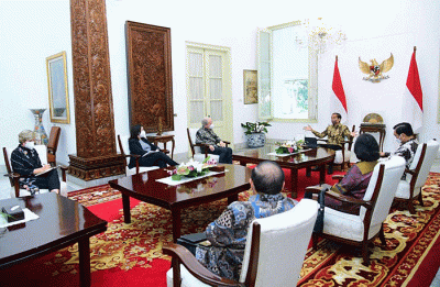Presiden Joko Widodo menerima sejumlah pimpinan Bank Dunia di Istana Merdeka, Jakarta, Rabu (16/2/2022).