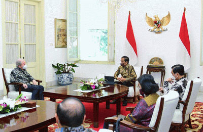 Presiden Joko Widodo menerima sejumlah pimpinan Bank Dunia di Istana Merdeka, Jakarta, Rabu (16/2/2022).