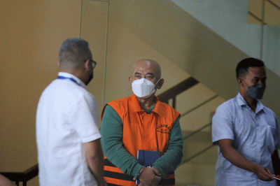 Walikota Bekasi nonaktif Rahmat Effendi usai menjalani pemeriksaan lanjutan di Gedung Merah Putih KPK, Jakarta, Kamis (17/2/2022).