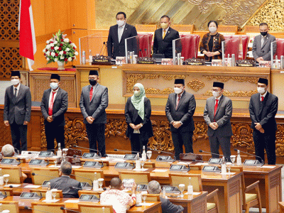 Rapat Paripurna DPR ke-16 Masa Persidangan III Tahun 2021-2022 di Kompleks Parlemen, Jakarta, Jumat (18/2/2022).