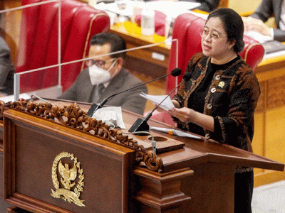 Rapat Paripurna DPR ke-16 Masa Persidangan III Tahun 2021-2022 di Kompleks Parlemen, Jakarta, Jumat (18/2/2022).