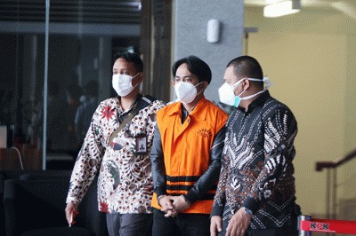 Tersangka Bupati nonaktif Penajam Paser Utara Abdul Gafur Mas'ud usai menjalani pemeriksaan lanjutan di Gedung Merah Putih KPK, Jakarta, Jumat (18/2/2022).