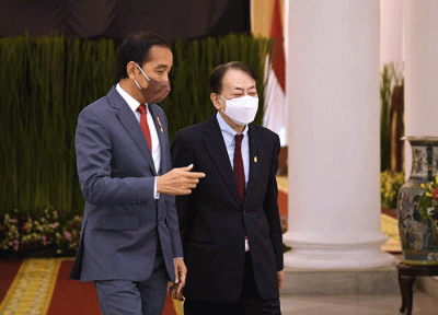 Presiden Joko Widodo menerima kunjungan pimpinan Asian Development Bank (ADB) di Istana Kepresidenan Bogor, pada Jumat, 18 Februari 2022.