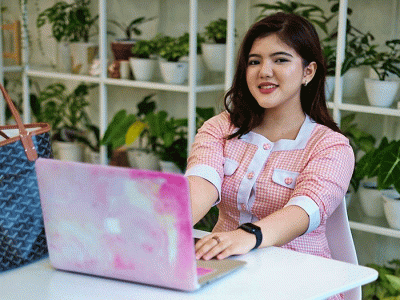 Top 12 Puteri Kebudayaan Indonesia 2020 Cintya Amanda Labetta menerbitkan sebuah buku puisi berjudul “Life Upon a Poem”.