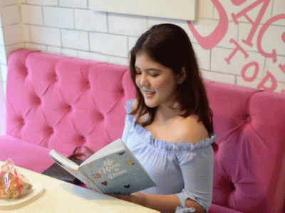 Top 12 Puteri Kebudayaan Indonesia 2020 Cintya Amanda Labetta menerbitkan sebuah buku puisi berjudul “Life Upon a Poem”.