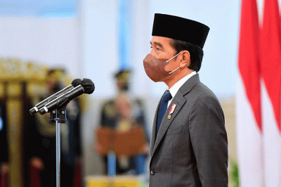 Presiden Joko Widodo melantik Gubernur Lemhannas Republik Indonesia dan Kepala Badan Pangan Nasional di Istana Negara, Jakarta.