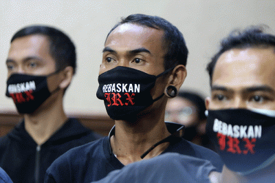 Terdakwa Musisi I Gede Aryatisna alias Jerinx SID menjalani sidang di Pengadilan Negeri Jakarta Pusat, Selasa (22/2/2022).