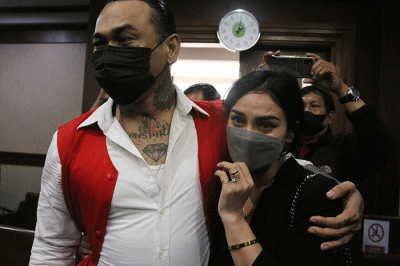 Terdakwa Musisi I Gede Aryatisna alias Jerinx SID menjalani sidang di Pengadilan Negeri Jakarta Pusat, Kamis (24/2/2022).