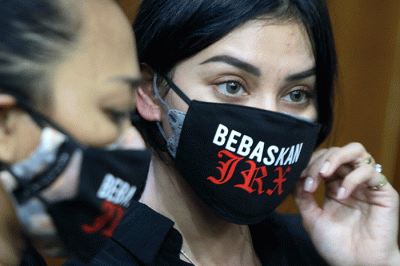Terdakwa Musisi I Gede Aryatisna alias Jerinx SID menjalani sidang di Pengadilan Negeri Jakarta Pusat, Kamis (24/2/2022).