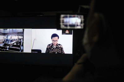 Terdakwa mantan Direktur Utama Perusahaan Umum Daerah (Perumda) Pembangunan Sarana Jaya Yoory C Pinontoan menjalani sidang putusan secara online/virtual.