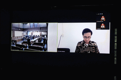 Terdakwa mantan Direktur Utama Perusahaan Umum Daerah (Perumda) Pembangunan Sarana Jaya Yoory C Pinontoan menjalani sidang putusan secara online/virtual.