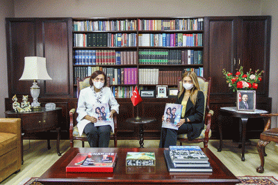 Managing Director Vision+ dan Executive Producer Vision Pictures, Clarissa Tanoesoedibjo berfoto dengan Dubes Turki untuk Indonesia, Prof. Dr. Aşkın Asan.