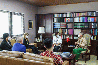 Managing Director Vision+ dan Executive Producer Vision Pictures, Clarissa Tanoesoedibjo berfoto dengan Dubes Turki untuk Indonesia, Prof. Dr. Aşkın Asan.