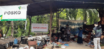 Dompet Dhuafa Singgalang dan Disaster Management Center Dompet Dhuafa mendirikan Dapur Umum untuk penyintas gempa bumi Pasaman Barat di Kampung Tangah Kajai.