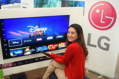 Perusahaan elektronik asal Korea Selatan ini baru saja mengumumkan resminya ketersediaan Disney+ Hotstar di berbagai jajaran smart TV-nya. 