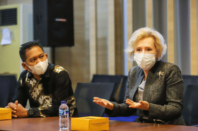 Kepala Pemberitaan MNC Portal Indonesia (MPI) Yadi Hendriana (kiri) saat menerima kunjungan Duta Besar Rusia untuk Indonesia Lyudmila Georgievna Vorobieva.