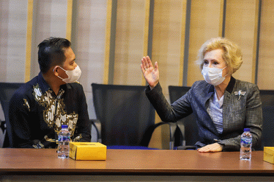 Kepala Pemberitaan MNC Portal Indonesia (MPI) Yadi Hendriana (kiri) saat menerima kunjungan Duta Besar Rusia untuk Indonesia Lyudmila Georgievna Vorobieva.