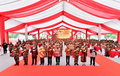 Presiden Joko Widodo membuka Rapat Pimpinan TNI-Polri di Markas Besar TNI Cilangkap, Jakarta Timur, Senin (1/3/2022).
