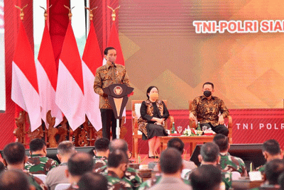 Presiden Joko Widodo membuka Rapat Pimpinan TNI-Polri di Markas Besar TNI Cilangkap, Jakarta Timur, Senin (1/3/2022).
