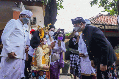 Gubernur DKI Jakarta Anies Baswedan menghadiri Tawur Agung di Pura Aditya Jaya, Rawamangun, Jakarta Timur, Rabu (2/3/2022).