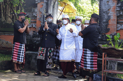 Gubernur DKI Jakarta Anies Baswedan menghadiri Tawur Agung di Pura Aditya Jaya, Rawamangun, Jakarta Timur, Rabu (2/3/2022).