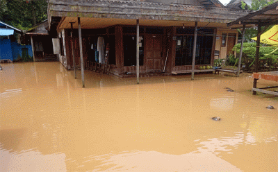 Banjir yang terjadi pada beberapa desa di Kabupaten Balangan, Provinsi Kalimantan Selatan, berangsur surut pada siang tadi, Kamis (3/3).