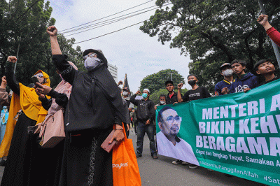 Massa berunjuk rasa di depan Gedung Kementerian Agama, Jakarta Pusat, Jumat (4/3/2022).