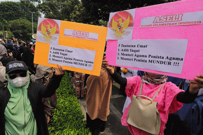 Massa berunjuk rasa di depan Gedung Kementerian Agama, Jakarta Pusat, Jumat (4/3/2022).