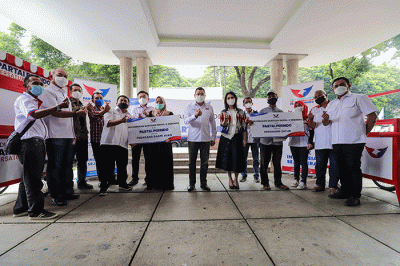 Penyerahan bantuan berupa modal dan gerobak dari Partai Perindo di kantor DPP Partai Perindo, Jakarta Pusat, Jumat (4/3/2022).