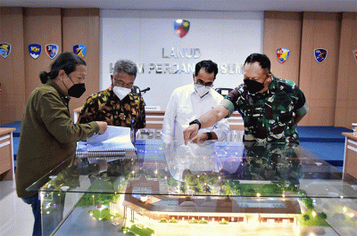 Kasau Marsekal TNI Fadjar Prasetyo, mendampingi Menteri Perhubungan Budi Karya Sumadi meninjau revitalisasi Lanud Halim Perdanakusuma, Jakarta.