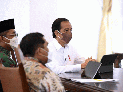 Presiden Joko Widodo melaporkan Surat Pemberitahuan (SPT) Tahunan Pajak Penghasilan (PPh) melalui aplikasi daring e-filing di Istana Kepresidenan Bogor.