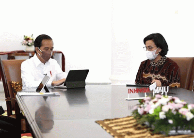 Presiden Joko Widodo melaporkan Surat Pemberitahuan (SPT) Tahunan Pajak Penghasilan (PPh) melalui aplikasi daring e-filing di Istana Kepresidenan Bogor.
