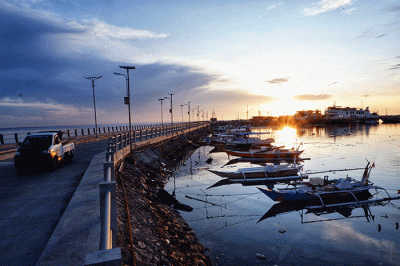 Kapal Motor Penyeberangan (KMP) saat bersandar di Pelabuhan Bira di Kabupaten Bulukumba, Sulawesi Selatan, Minggu (6/3/2022).