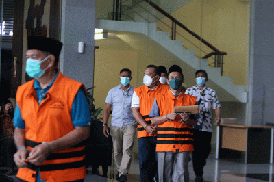 Tersangka anggota DPRD nonaktif Muara Enim usai menjalani pemeriksaan di Gedung KPK Merah Putih, Rabu (9/3/2022).