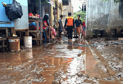 Banjir yang melanda Kabupaten Pasuruan, Jawa Timur  berdampak kepada 7.275 jiwa dari 3.325 KK.