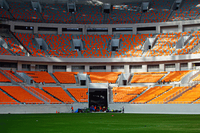 Aktivitas pengerjaan pembangunan Jakarta International Stadium (JIS) di kawasan Papanggo, Tanjung Priok, Jakarta Utara, Selasa (8/3/2022).