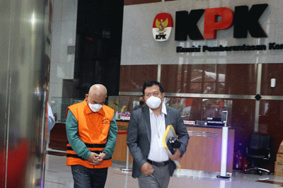Tersangka Wali Kota Bekasi nonaktif Rahmat Effendi alias Pepen usai menjalani pemeriksaan lanjutan di Gedung Merah Putih KPK, Jakarta, Rabu (9/3/2022).