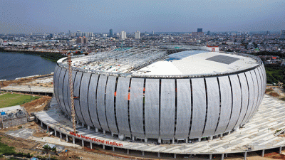 Foto aerial pembangunan Jakarta International Stadium (JIS) di kawasan Papanggo, Tanjung Priok, Jakarta Utara, Selasa (8/3/2022).