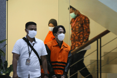 Tersangka Bupati Penajam Paser Utara Abdul Gafur Mas'ud usai menjalani pemeriksaan lanjutan di Gedung Merah Putih KPK, Jakarta, Kamis (10/3/2022).