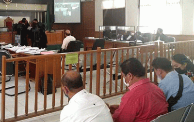 Empat terdakwa perkara surat utang Fikasa Grup blak-blakan saat menyampaikan nota pembelaan (pledoi) dalam persidangan di Pengadilan Negeri Pekanbaru.