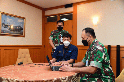 Kasau Marsekal TNI Fadjar Prasetyo, melaksanakan pengisian Surat Pemberitahuan (SPT) pajak 2022, di Mabesau, Cilangkap, Jakarta Timur.